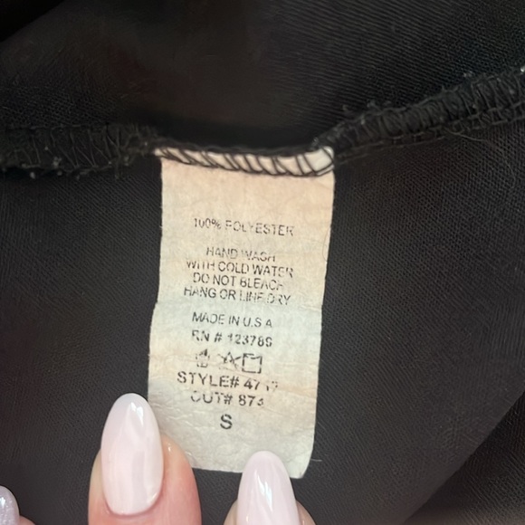 Black blouse with ruffled shoulders - Picture 7 of 8